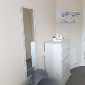 Zimmer mit zwei Einzelbetten